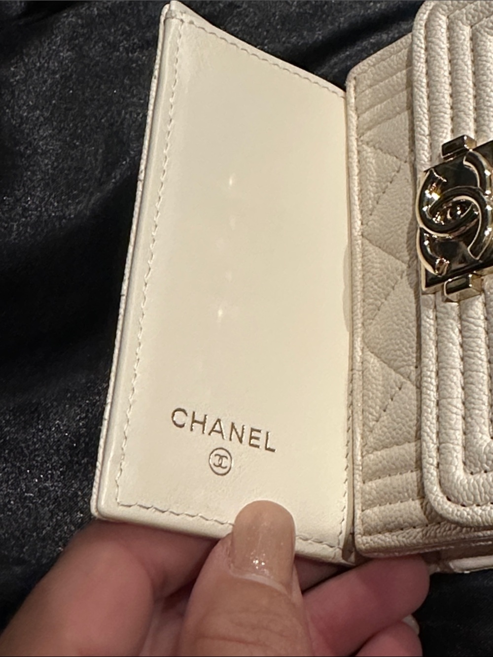 🌺Authentic CHANEL Cream Quilted CC Snap Compact Wallet-Gold Hardware - Picture 5 of 16